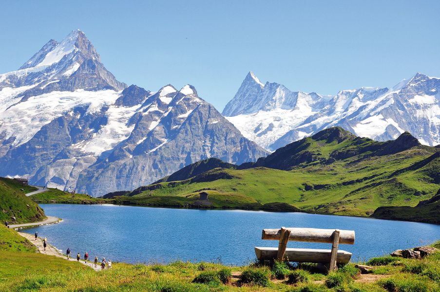 Devant les montagnes